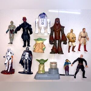 (12) Star Wars Figures • Chewbacca, Obi-Wan Kenobi, Grogu, Captain Phases,R2D2